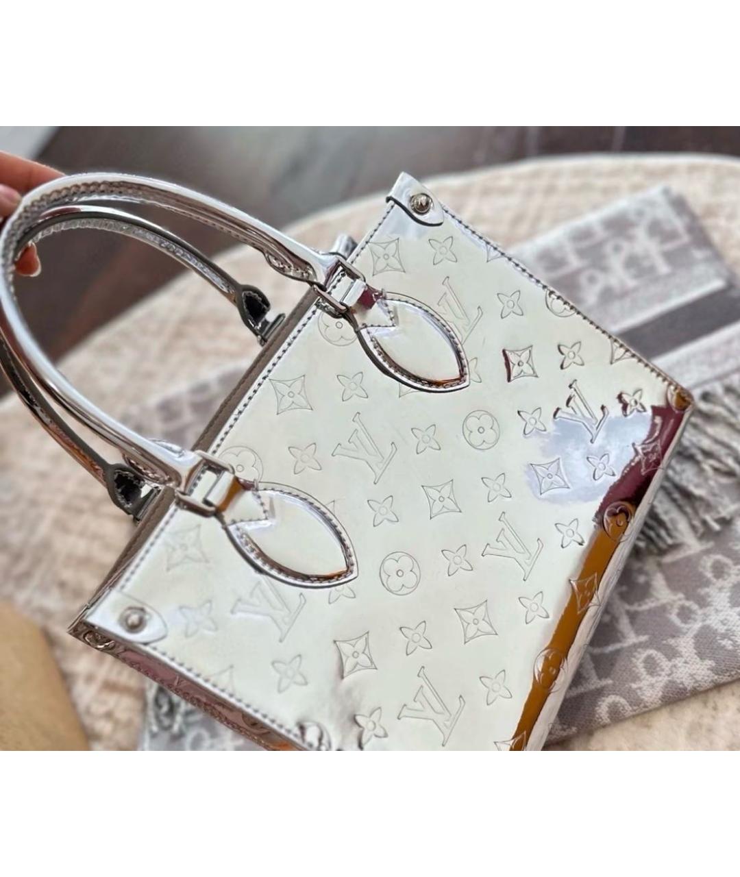 LOUIS VUITTON Серебряная сумка с короткими ручками из лакированной кожи, фото 7
