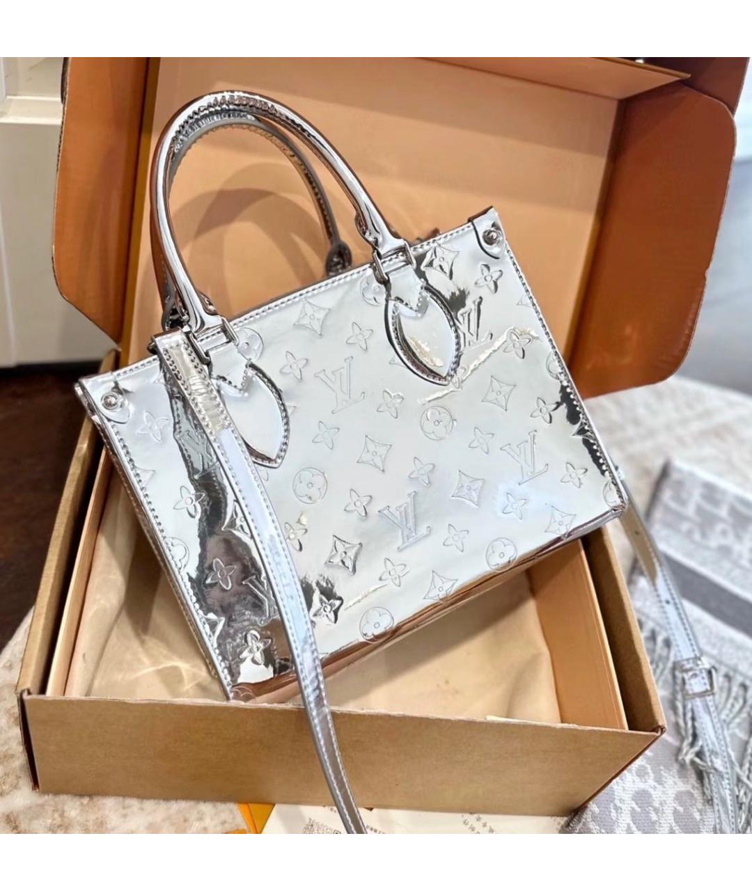 LOUIS VUITTON Серебряная сумка с короткими ручками из лакированной кожи, фото 6