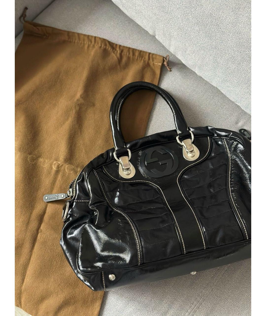 GUCCI Черная сумка с короткими ручками из лакированной кожи, фото 2