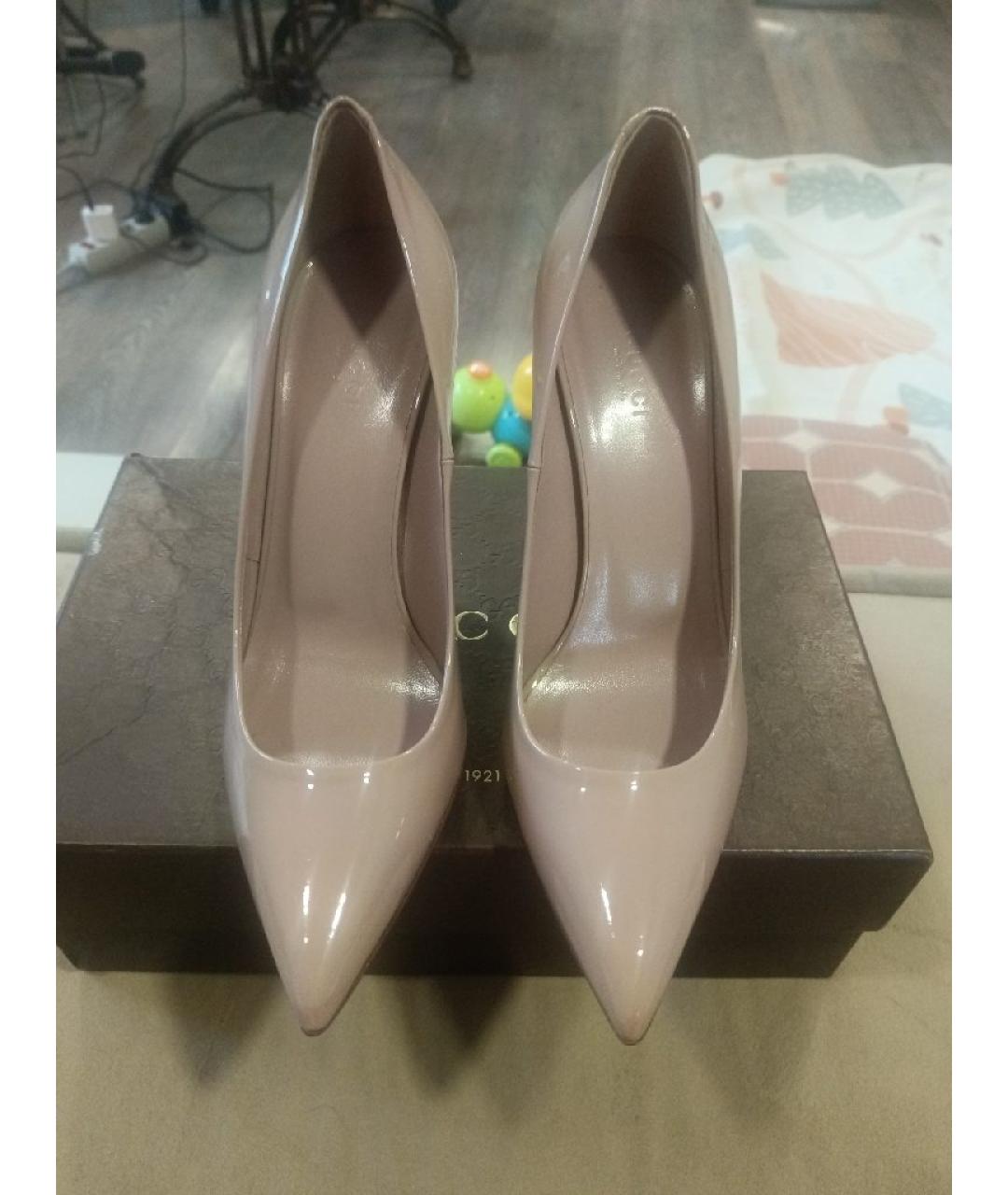 GUCCI Бежевые туфли из лакированной кожи, фото 2