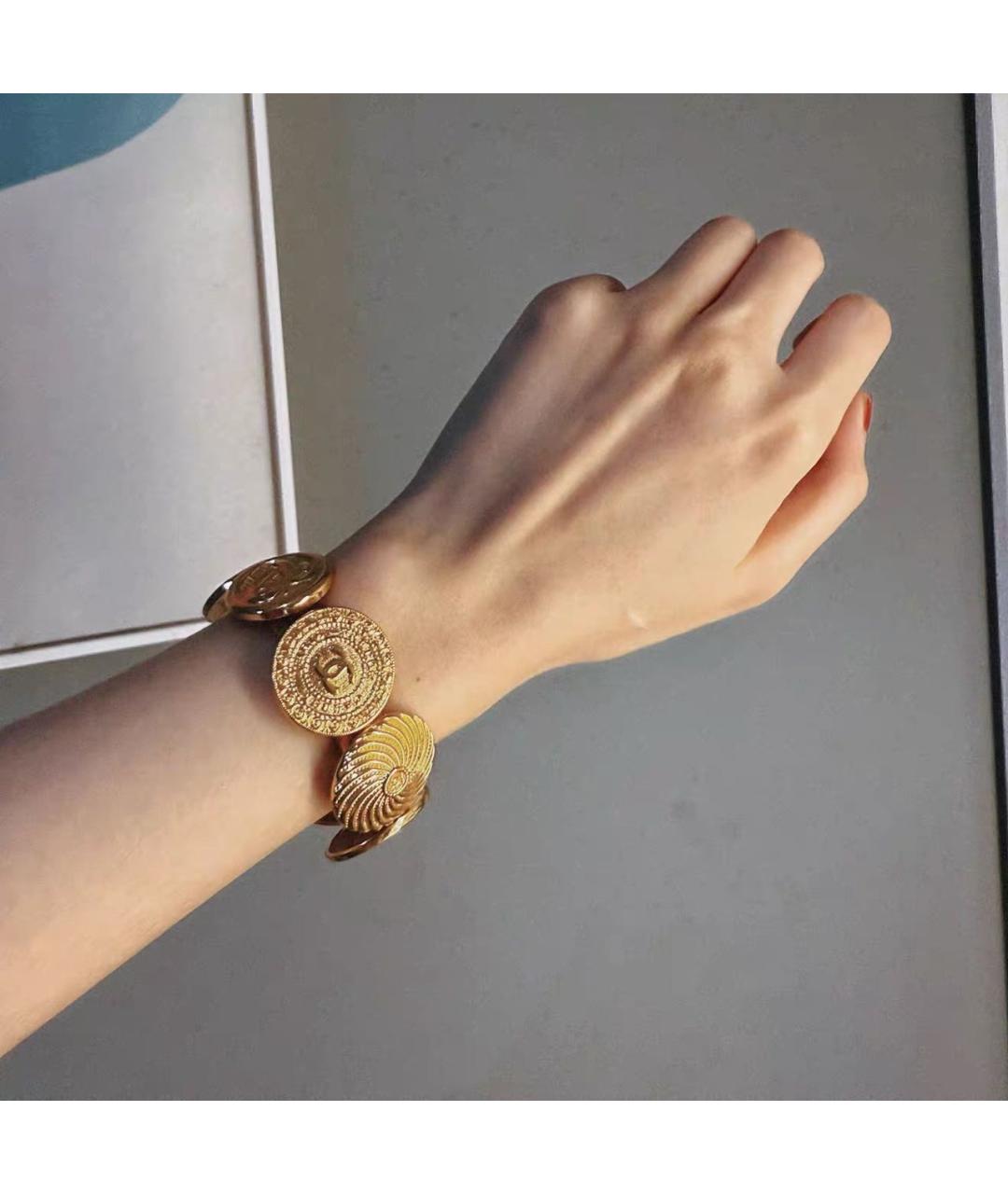 CHANEL Золотой металлический браслет, фото 3