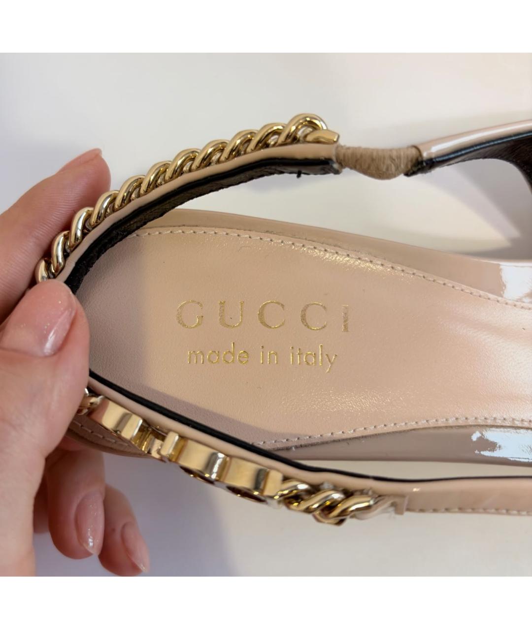 GUCCI Бежевые лодочки на низком каблуке из лакированной кожи, фото 5