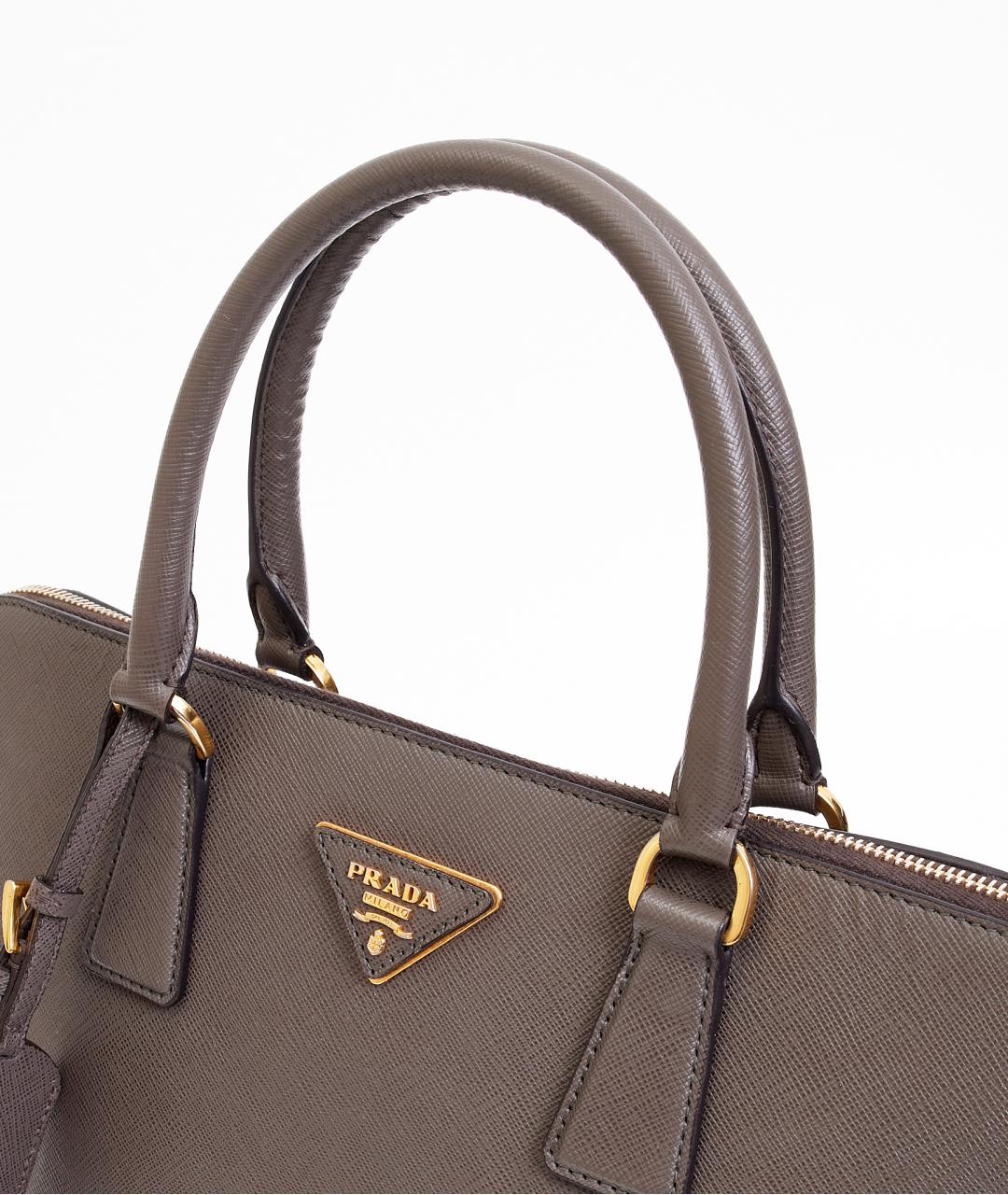 PRADA Серая кожаная сумка с короткими ручками, фото 5