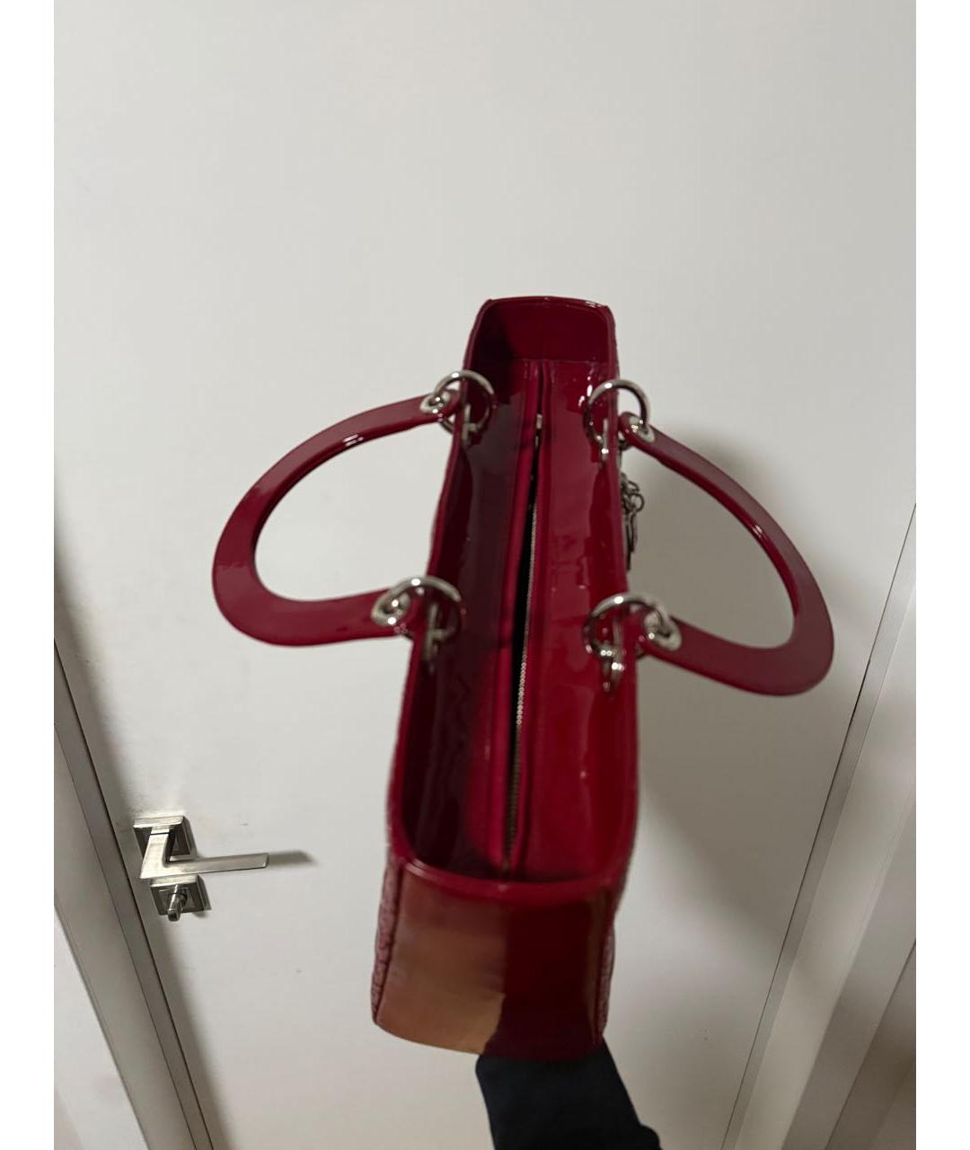 CHRISTIAN DIOR Бордовая сумка с короткими ручками из лакированной кожи, фото 3