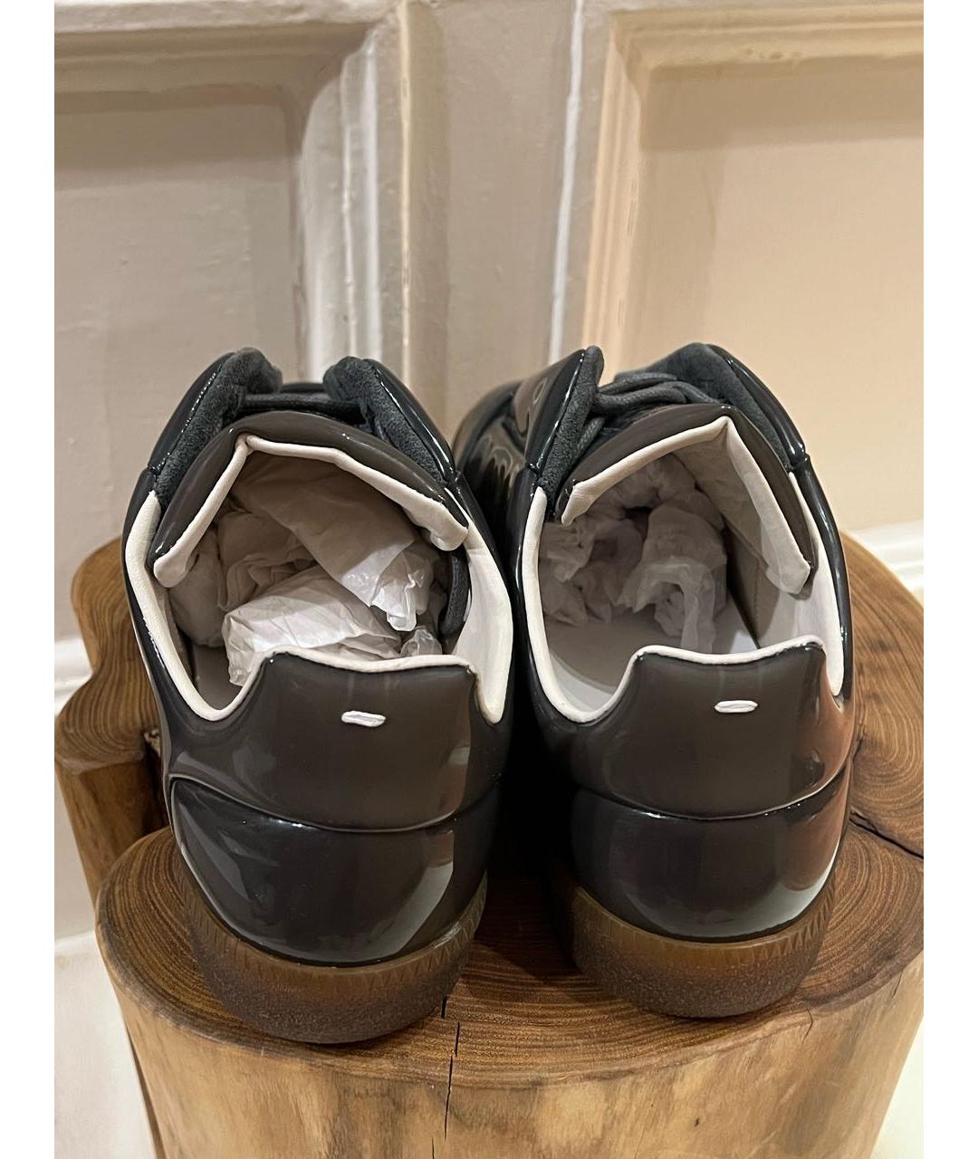 MAISON MARGIELA Антрацитовые низкие кроссовки / кеды из лакированной кожи, фото 4