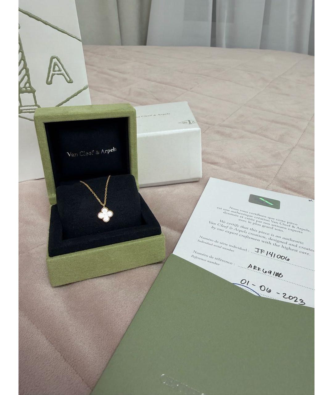 VAN CLEEF & ARPELS Белая подвеска из желтого золота, фото 2