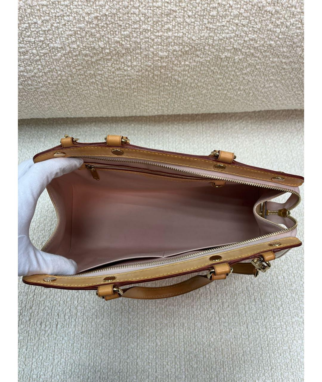 LOUIS VUITTON Бежевая сумка с короткими ручками из лакированной кожи, фото 4