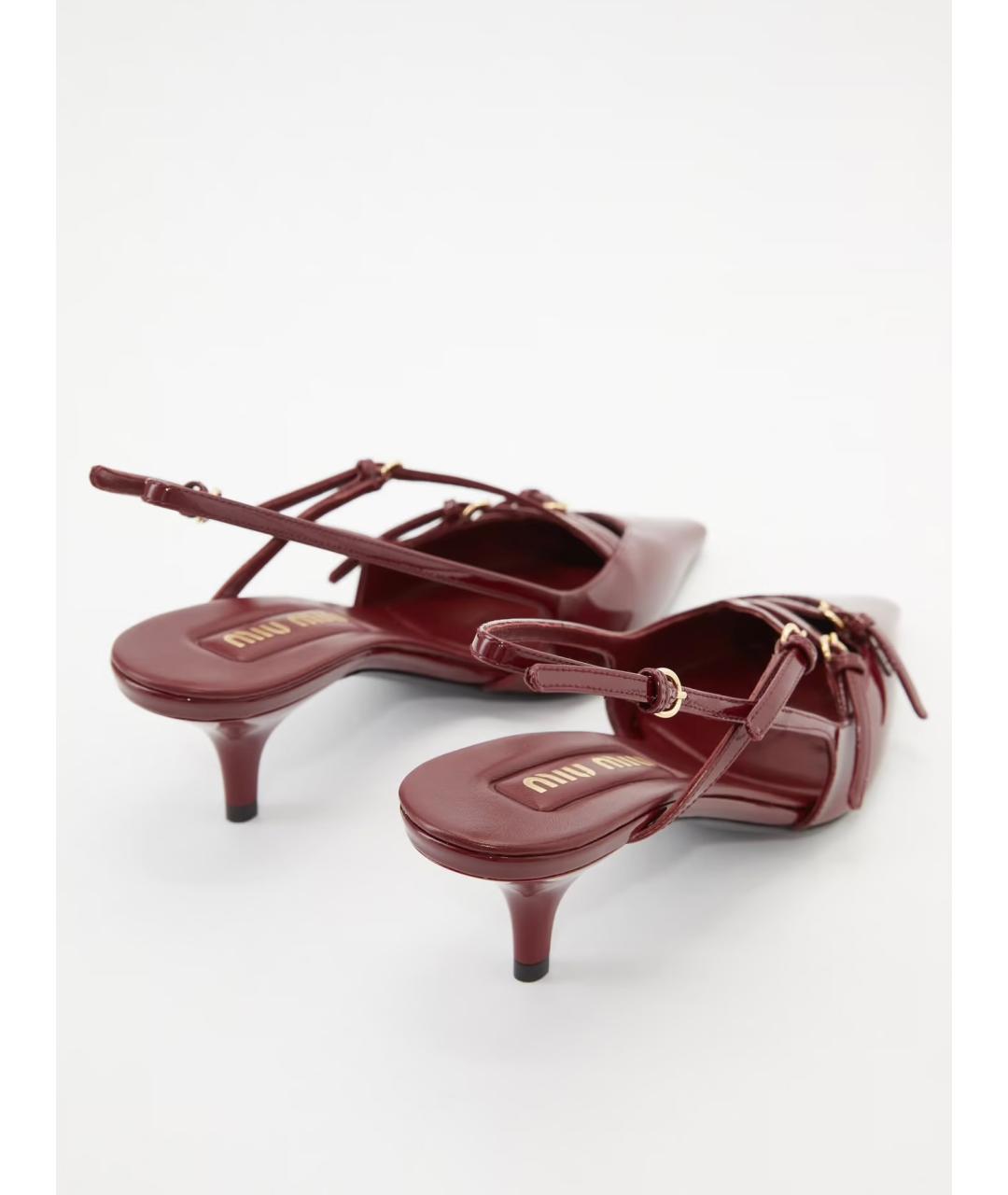 MIU MIU Бордовые лодочки на низком каблуке из лакированной кожи, фото 5