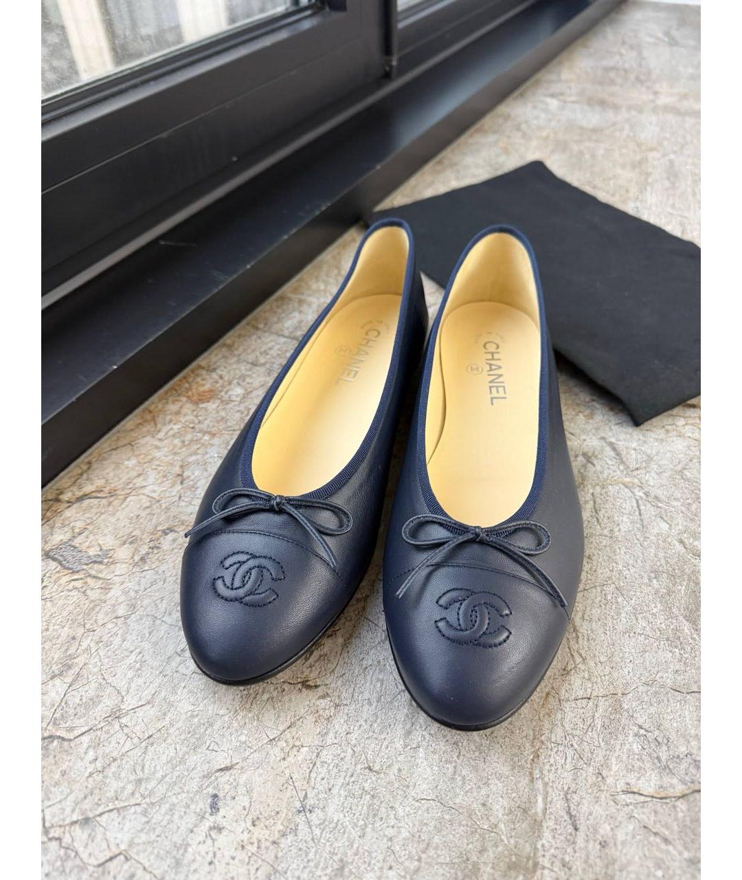 CHANEL Темно-синие кожаные балетки, фото 2