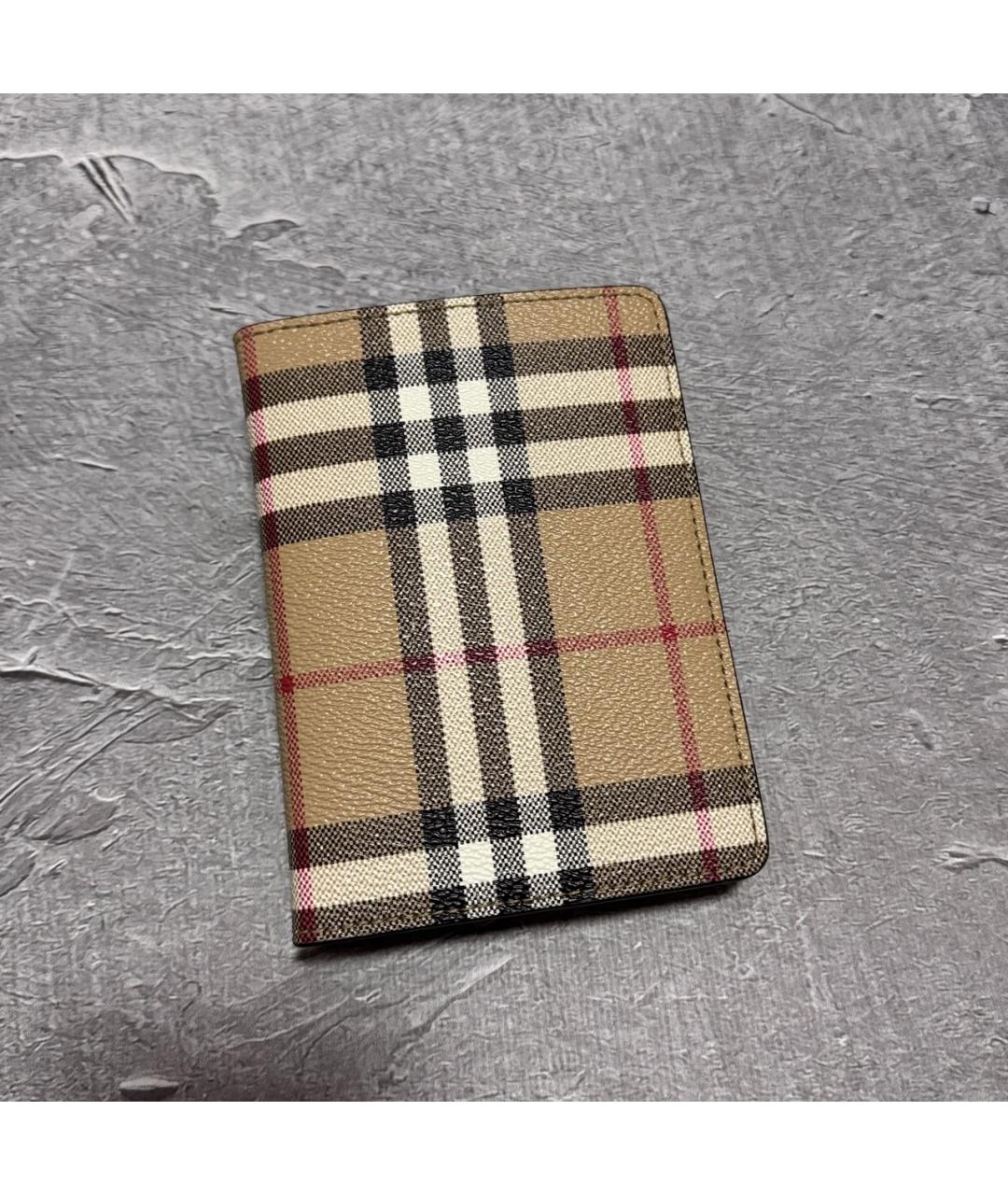 BURBERRY Бежевый кожаный кардхолдер, фото 2