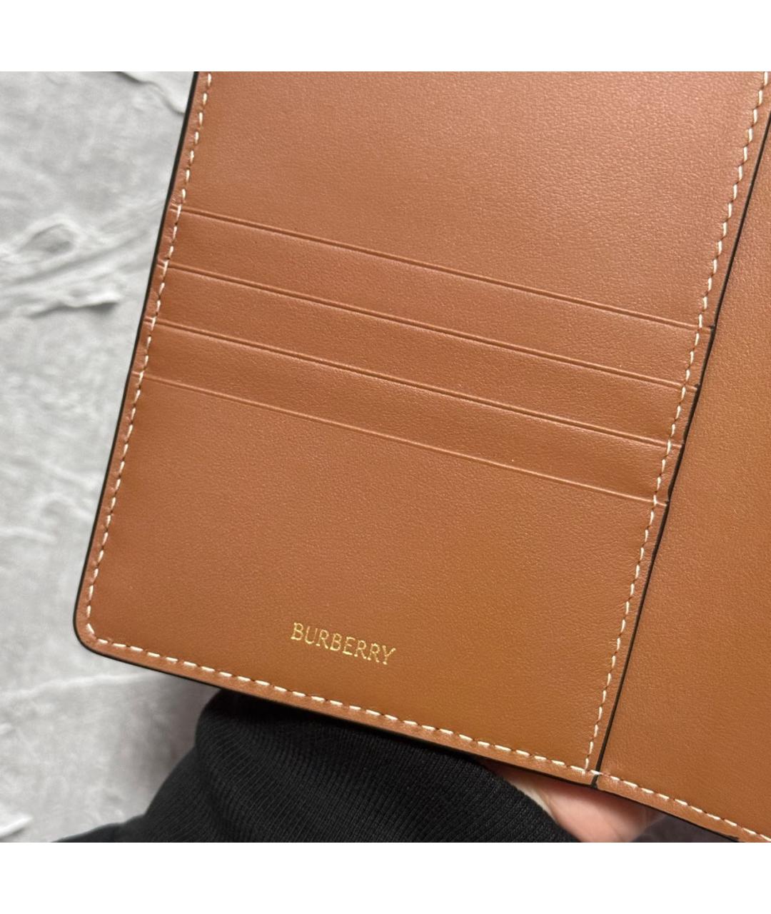 BURBERRY Бежевый кожаный кардхолдер, фото 5