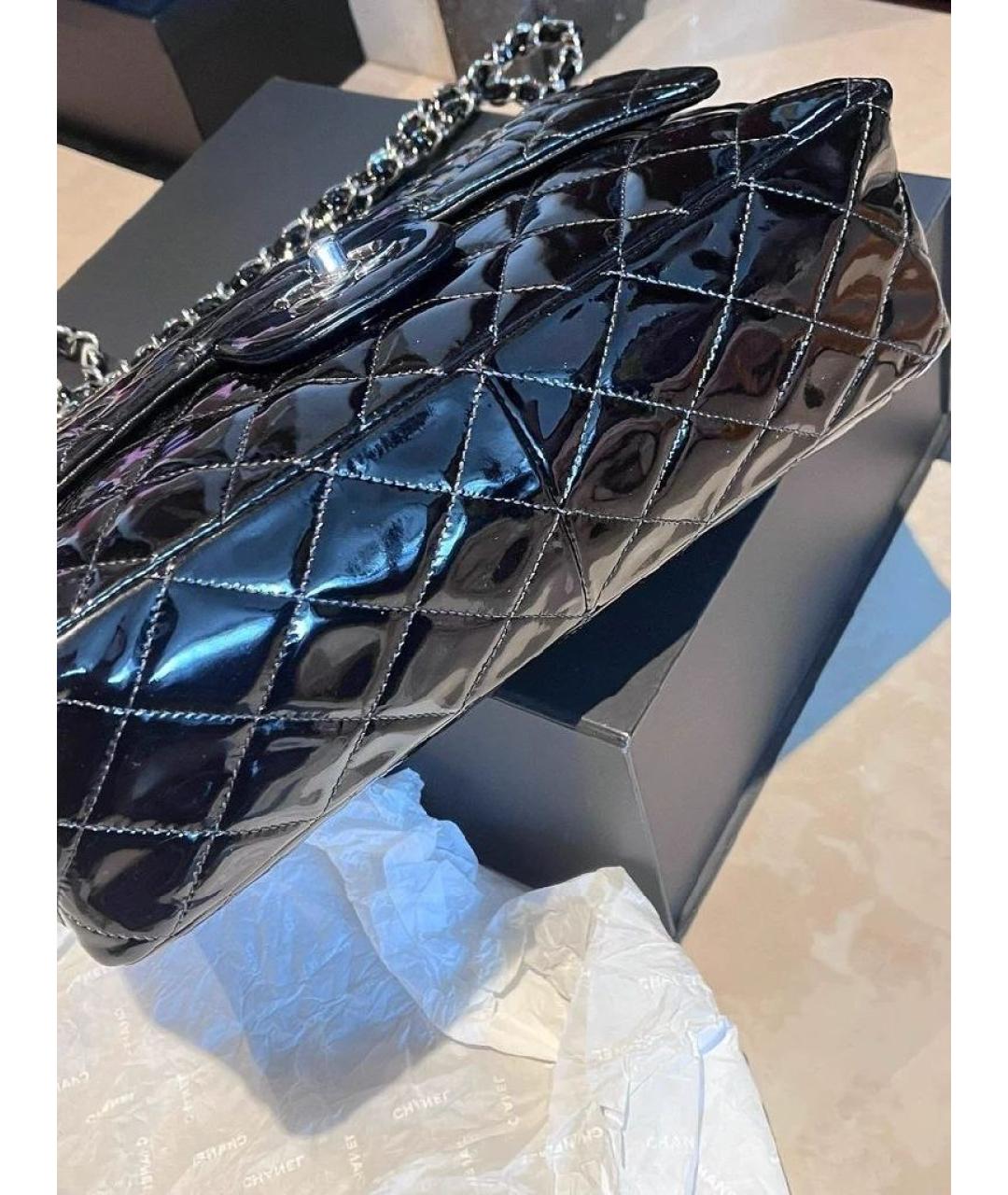 CHANEL Черная сумка через плечо из лакированной кожи, фото 8