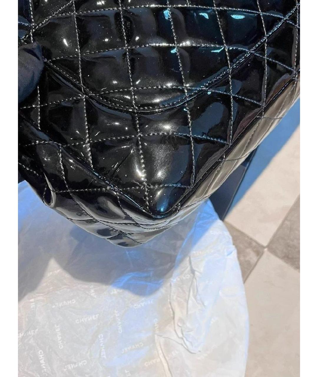 CHANEL Черная сумка через плечо из лакированной кожи, фото 7