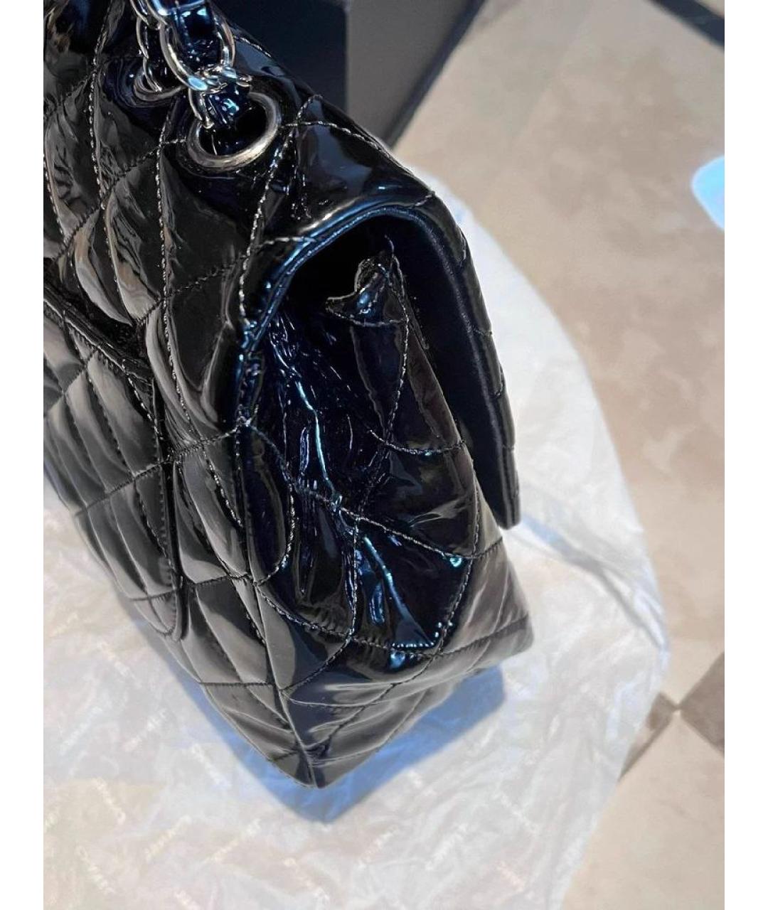 CHANEL Черная сумка через плечо из лакированной кожи, фото 4