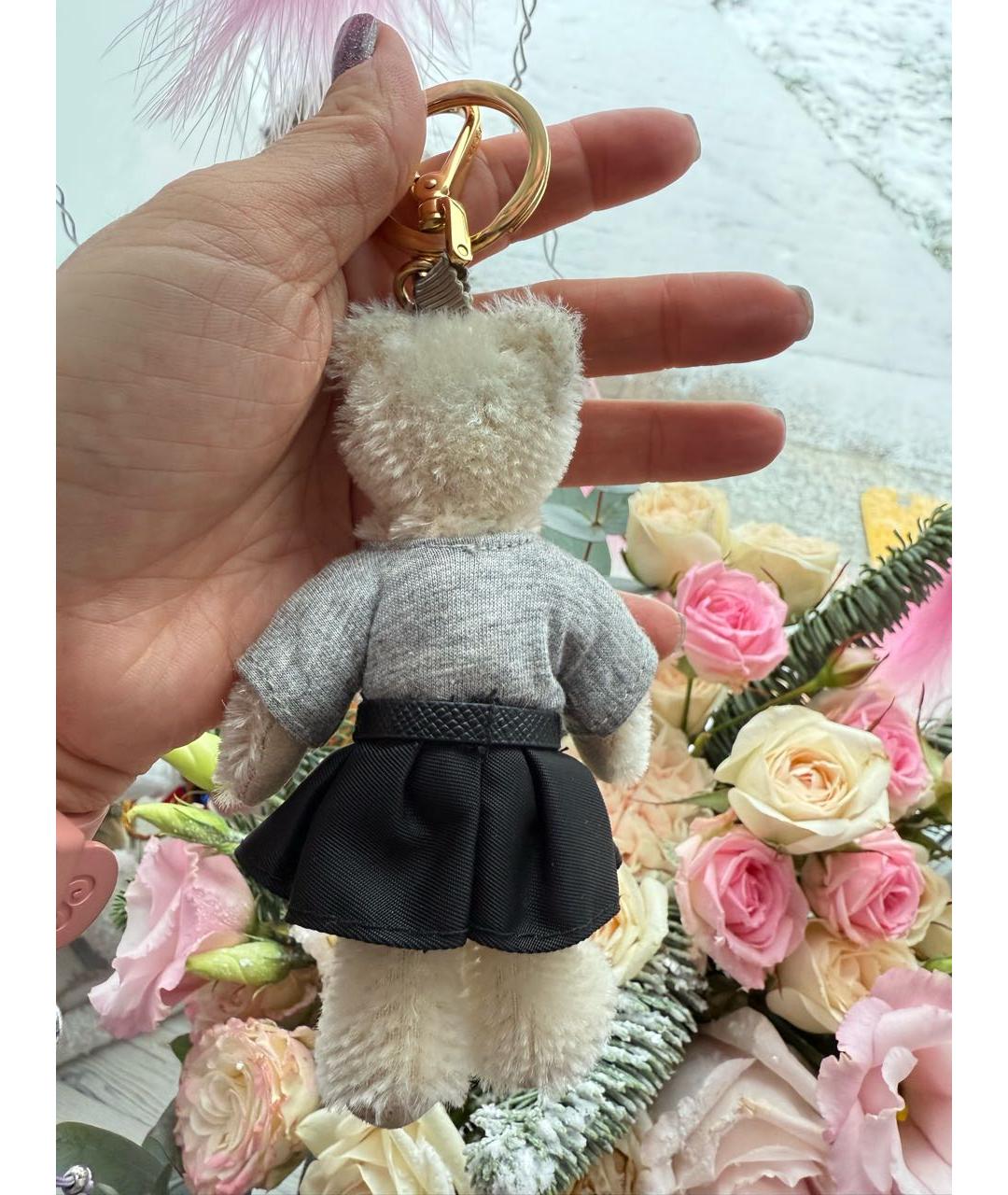 PRADA Серый брелок, фото 2