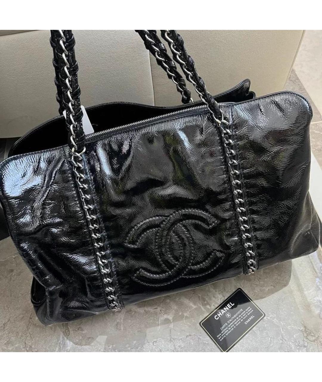 CHANEL Черная сумка тоут из лакированной кожи, фото 6