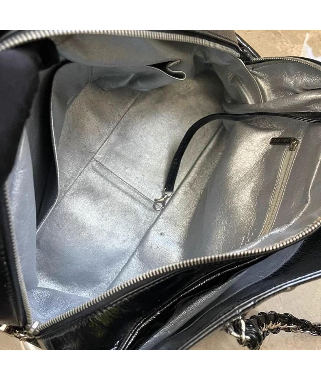 CHANEL Черная сумка тоут из лакированной кожи, фото 5