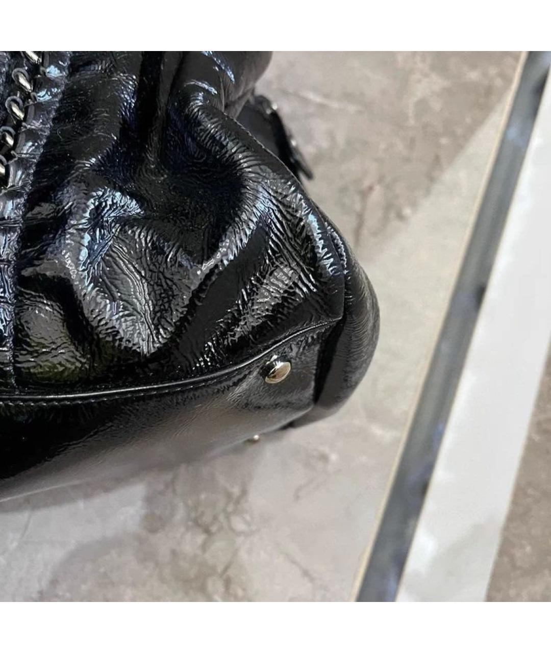 CHANEL Черная сумка тоут из лакированной кожи, фото 3