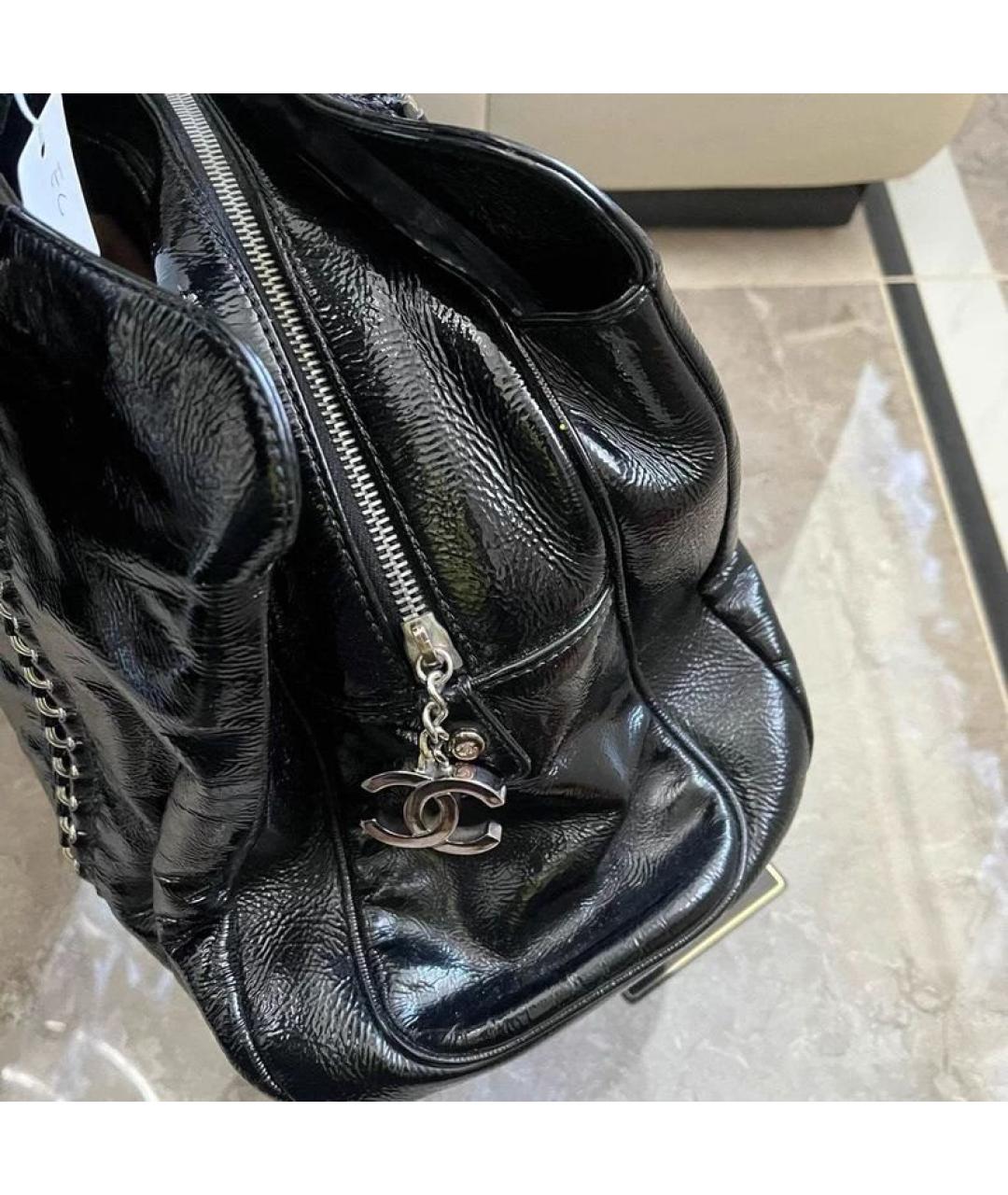 CHANEL Черная сумка тоут из лакированной кожи, фото 9
