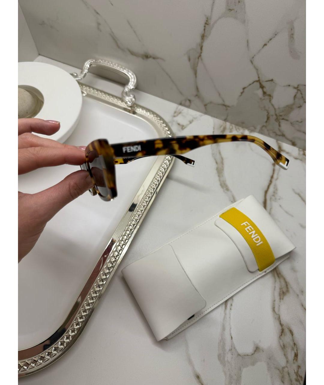 FENDI Коричневые пластиковые солнцезащитные очки, фото 4