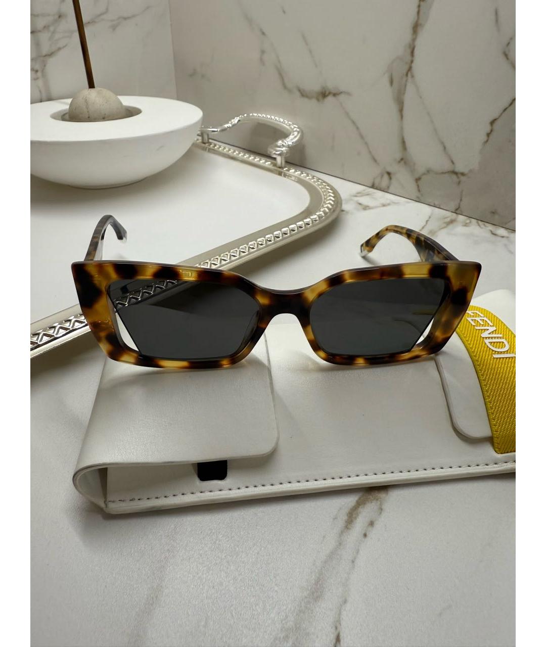 FENDI Коричневые пластиковые солнцезащитные очки, фото 6