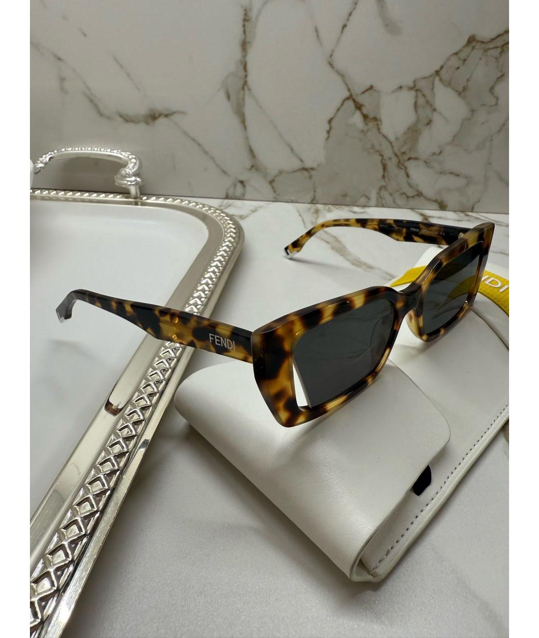 FENDI Коричневые пластиковые солнцезащитные очки, фото 2