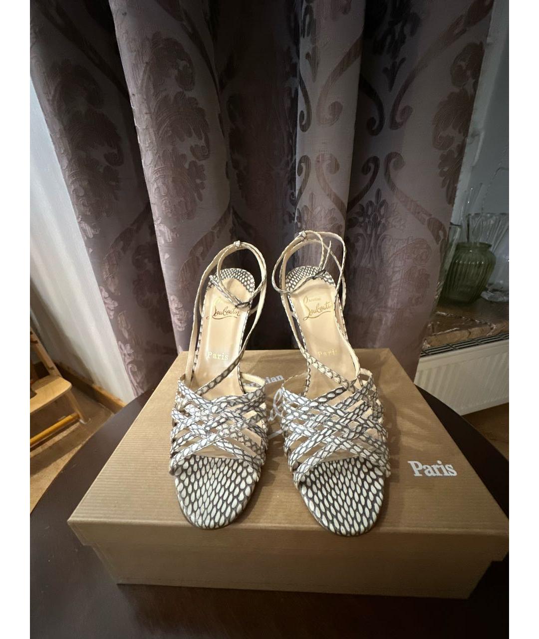 CHRISTIAN LOUBOUTIN Бежевые босоножки из экзотической кожи, фото 2