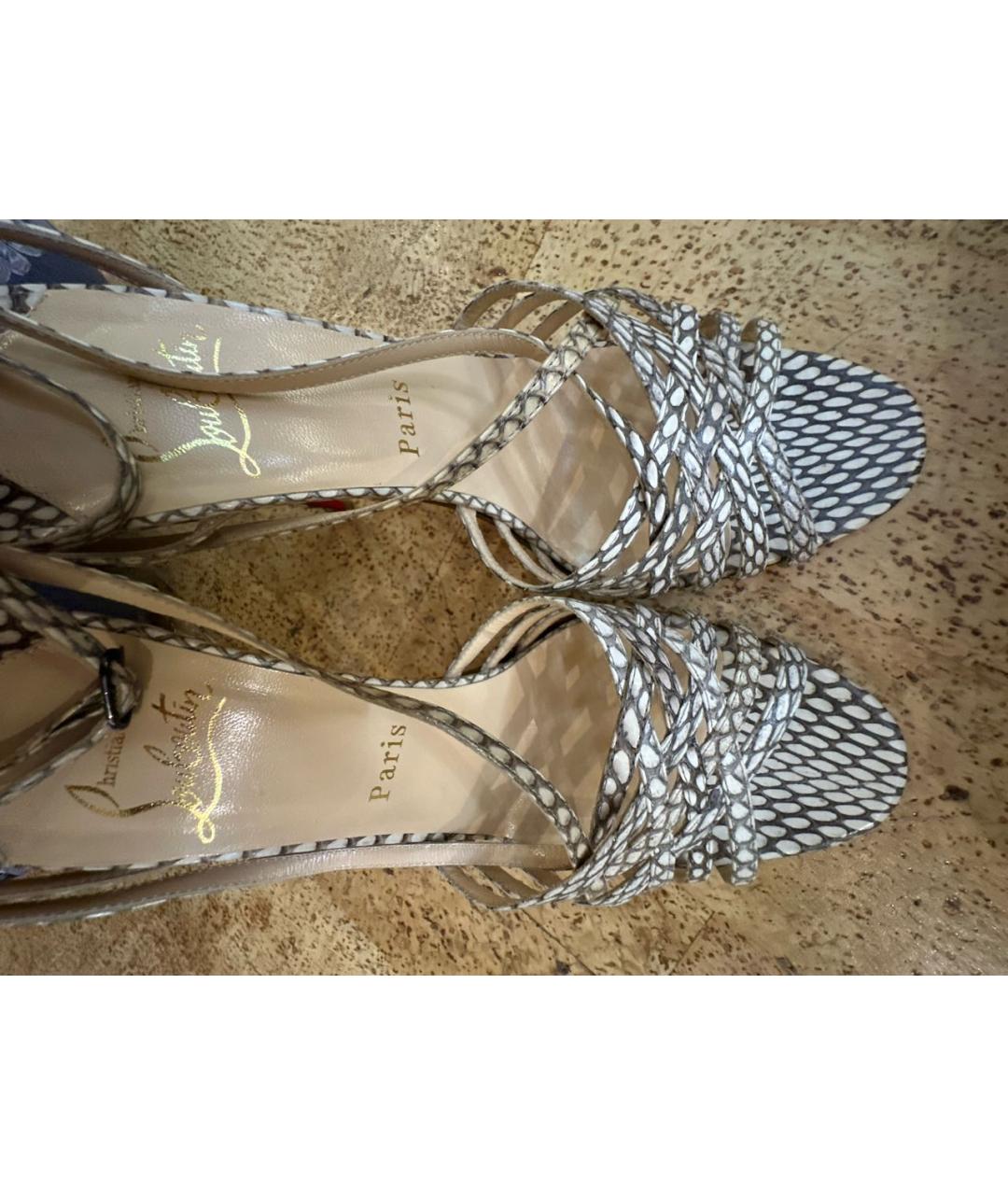 CHRISTIAN LOUBOUTIN Бежевые босоножки из экзотической кожи, фото 5