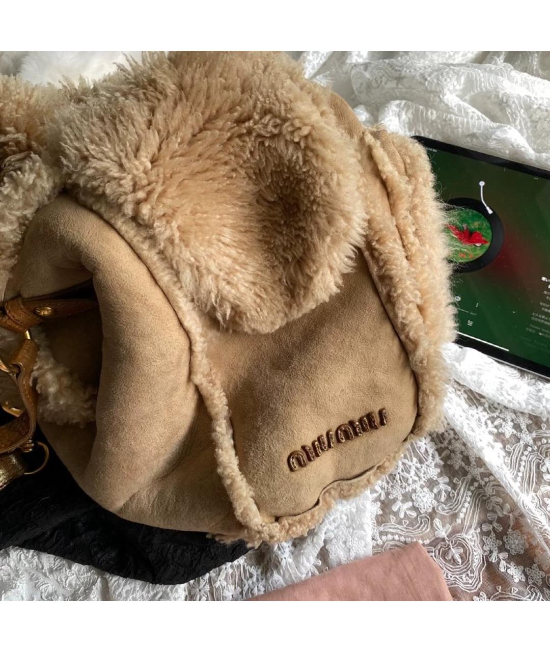 MIU MIU Бежевая меховая сумка с короткими ручками, фото 4