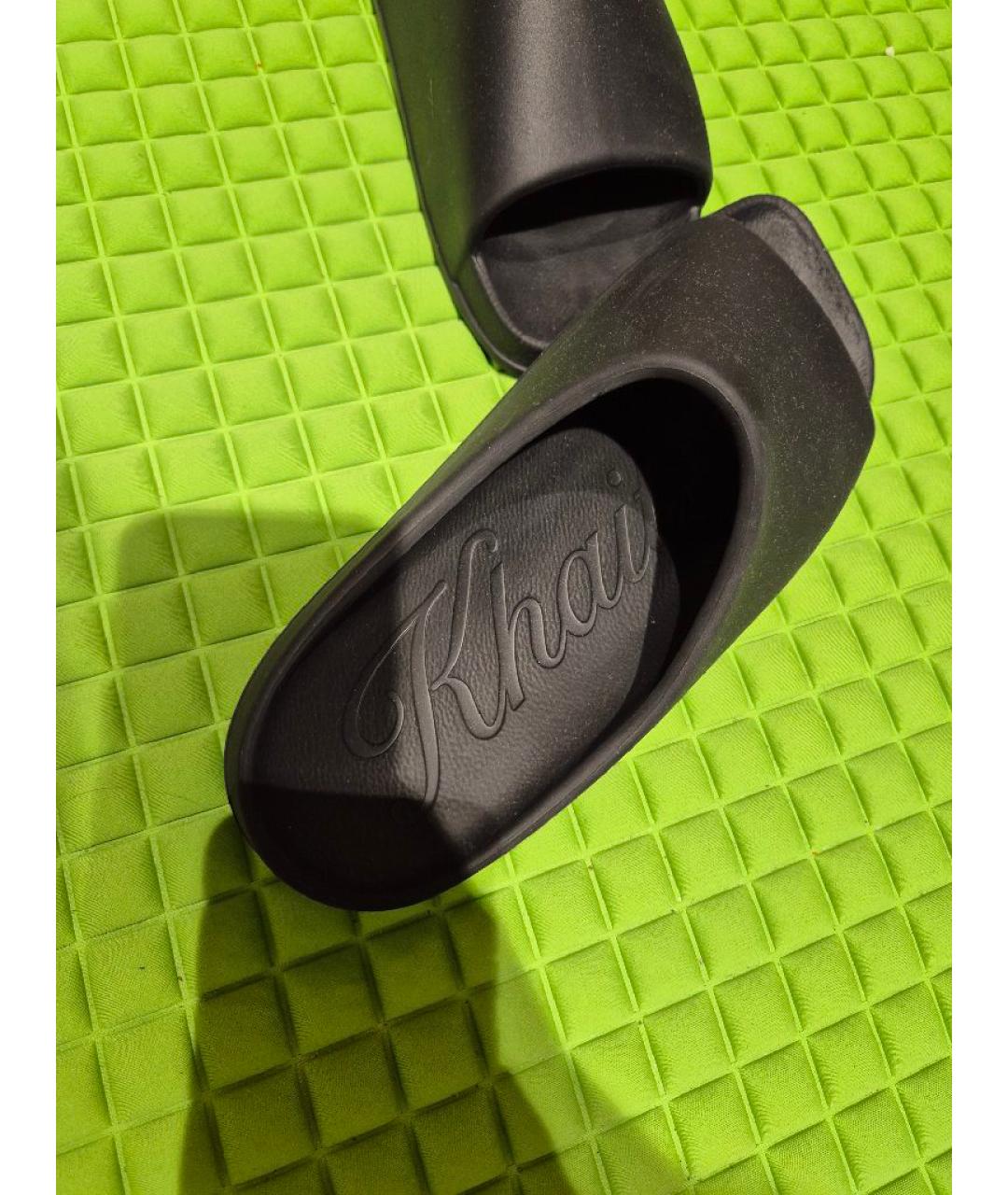 KHAITE Черные резиновые шлепанцы, фото 5