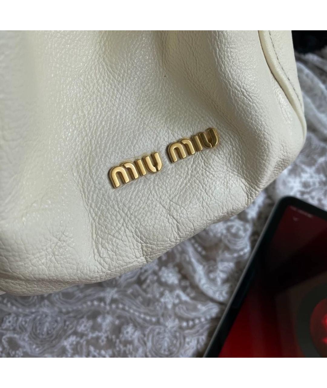 MIU MIU Бежевая кожаная сумка с короткими ручками, фото 2