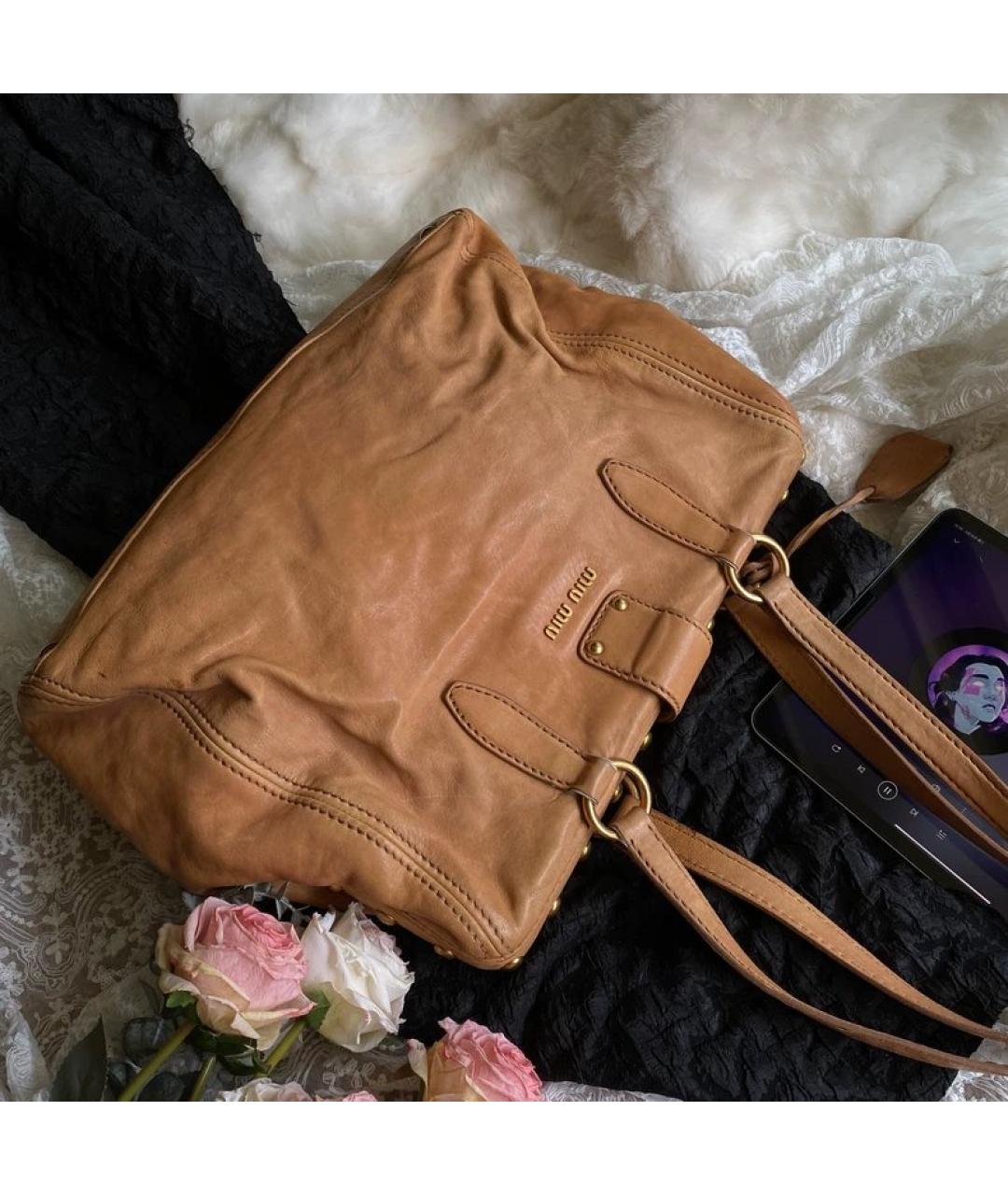 MIU MIU Коричневая кожаная сумка с короткими ручками, фото 4