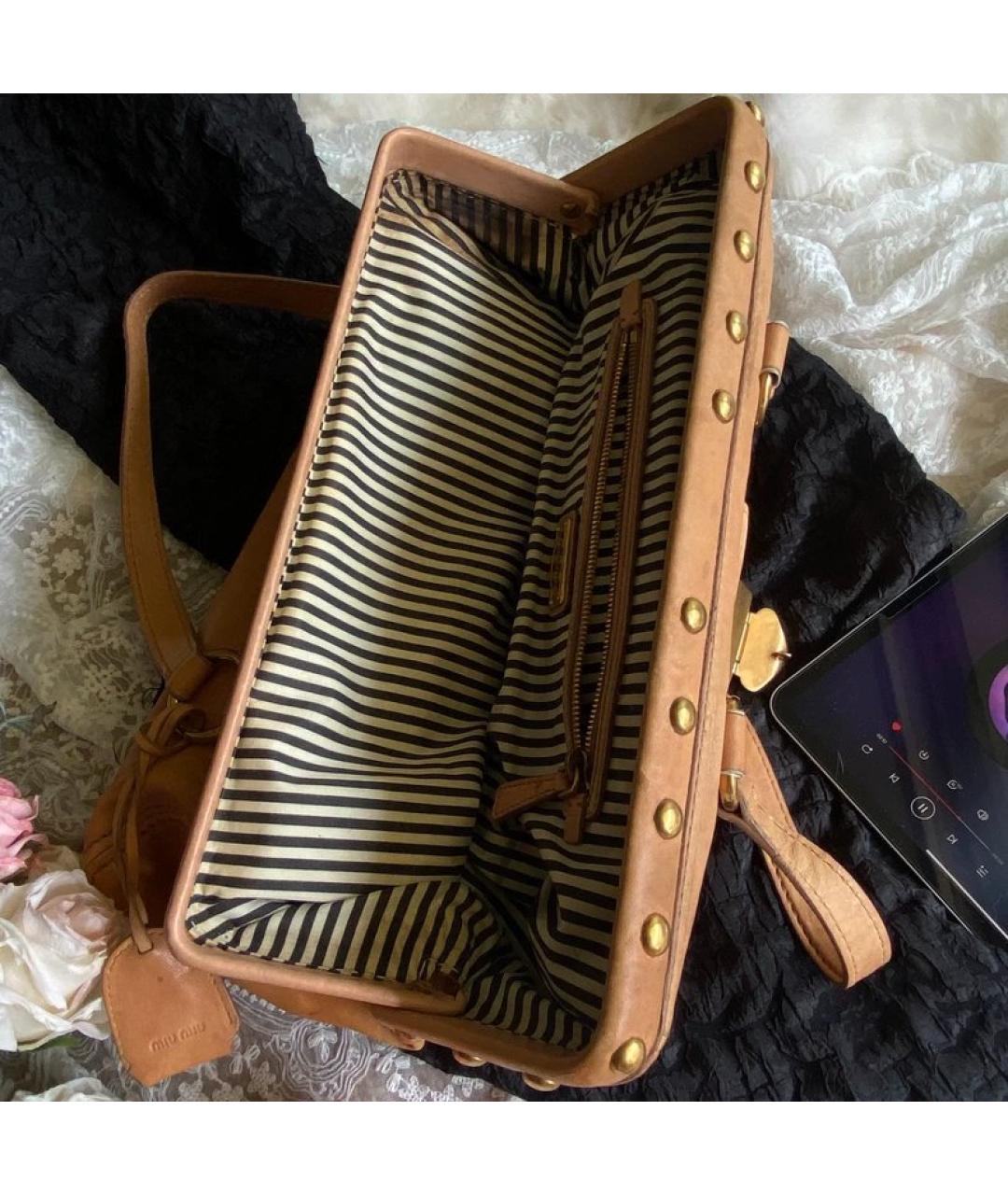 MIU MIU Коричневая кожаная сумка с короткими ручками, фото 5