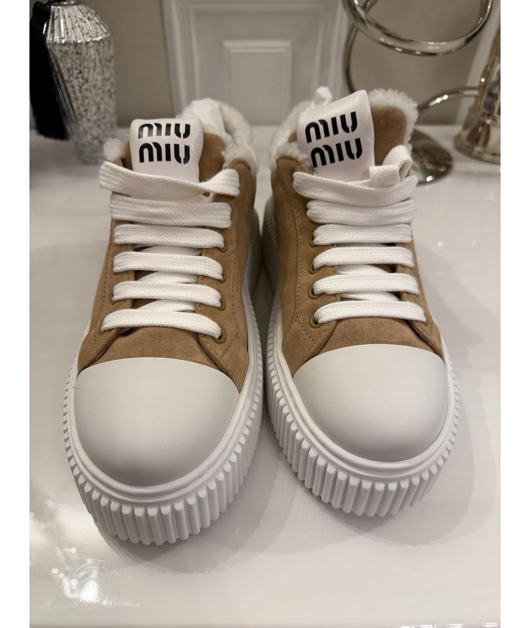 MIU MIU Бежевые замшевые кеды, фото 2