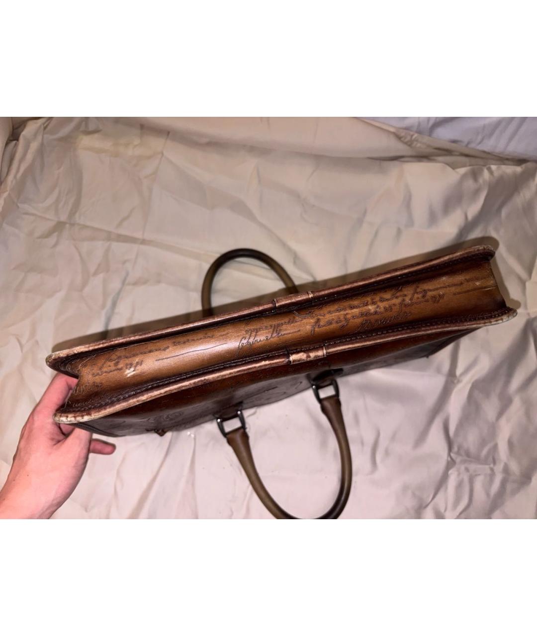 BERLUTI Коричневый портфель из лакированной кожи, фото 5