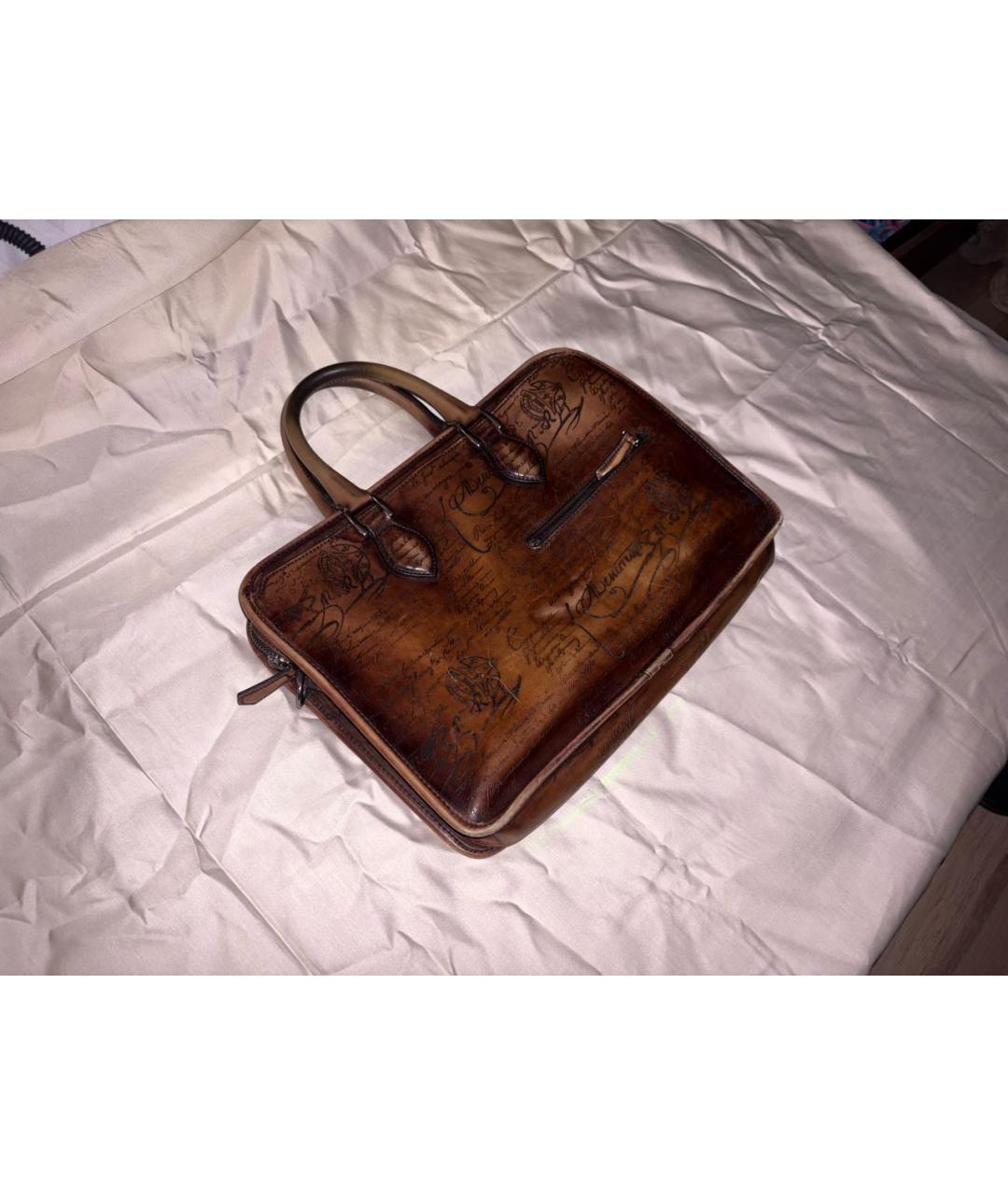 BERLUTI Коричневый портфель из лакированной кожи, фото 2