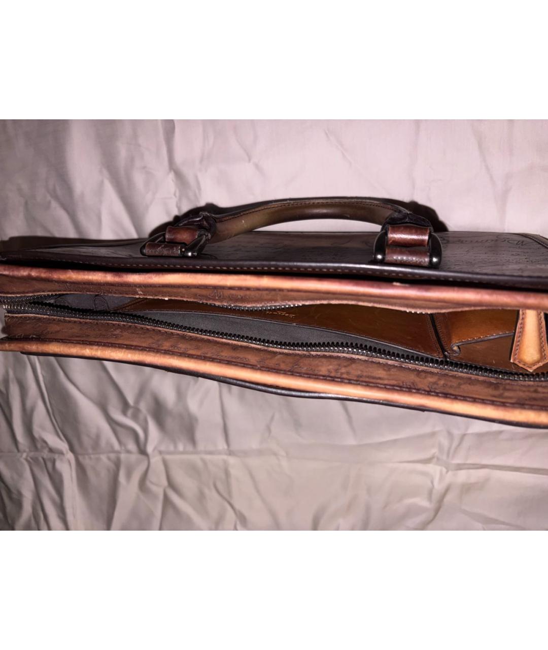 BERLUTI Коричневый портфель из лакированной кожи, фото 4