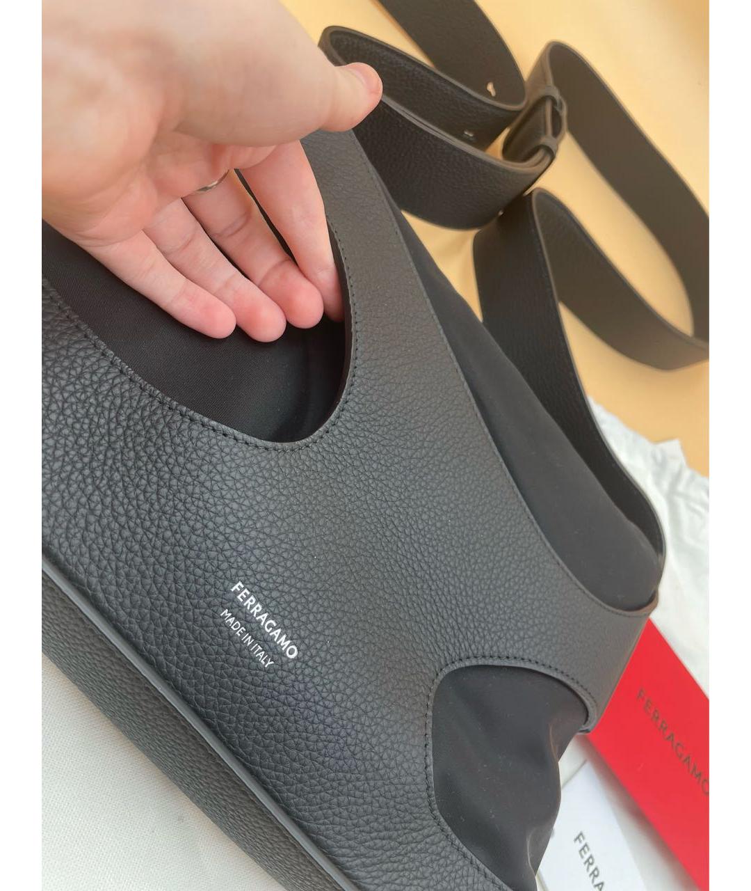 FERRAGAMO Черная кожаная сумка на плечо, фото 3