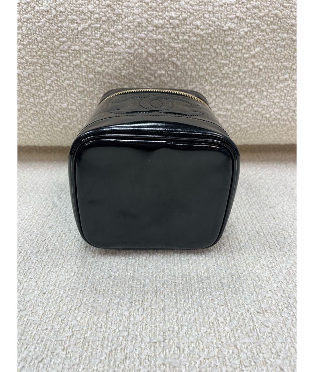 CHANEL Черная сумка с короткими ручками из лакированной кожи, фото 7