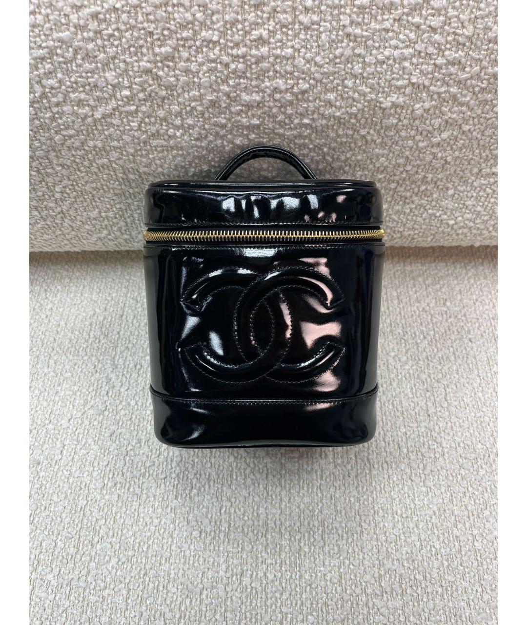 CHANEL Черная сумка с короткими ручками из лакированной кожи, фото 9