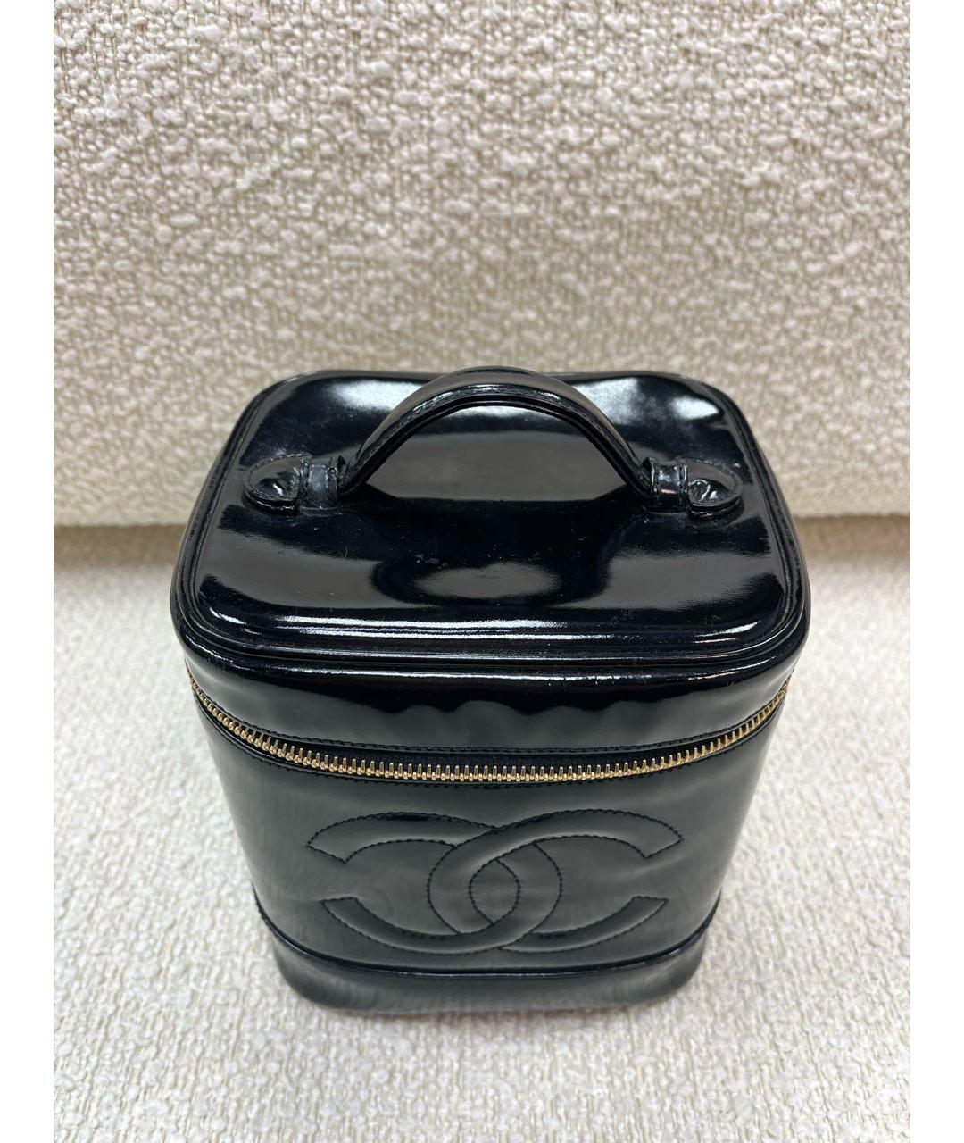 CHANEL Черная сумка с короткими ручками из лакированной кожи, фото 8
