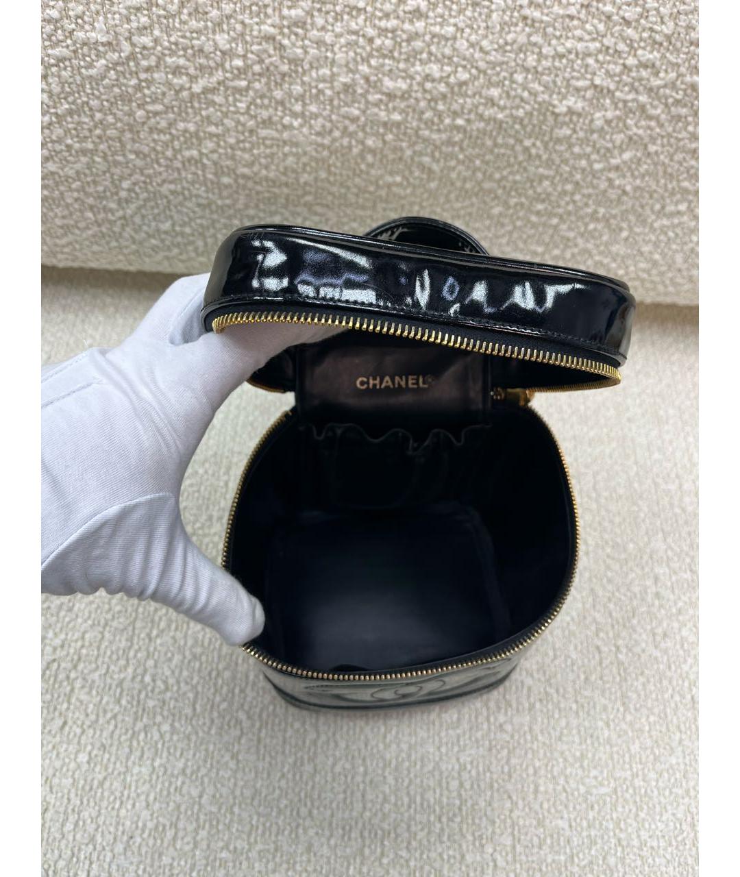 CHANEL Черная сумка с короткими ручками из лакированной кожи, фото 4