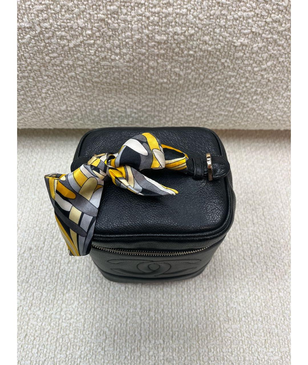 CHANEL Черная кожаная сумка с короткими ручками, фото 4