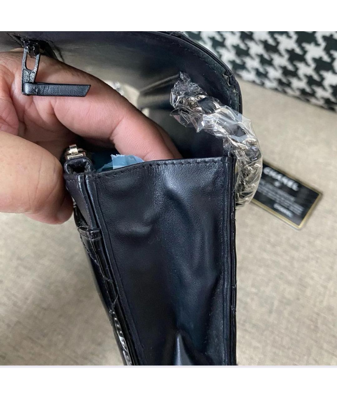 CHANEL Черная сумка через плечо из лакированной кожи, фото 6