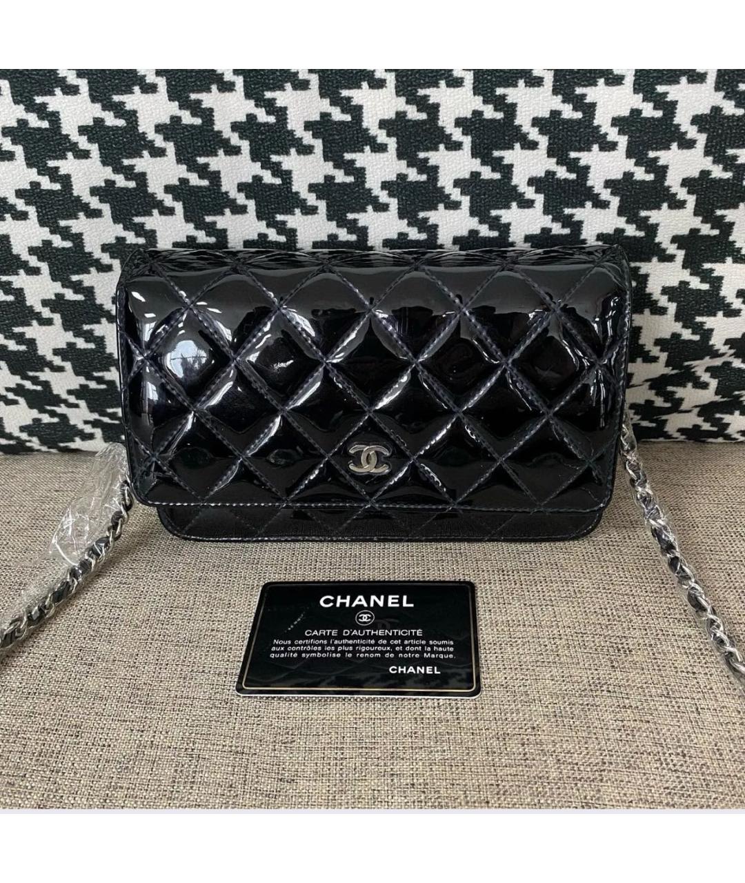 CHANEL Черная сумка через плечо из лакированной кожи, фото 9