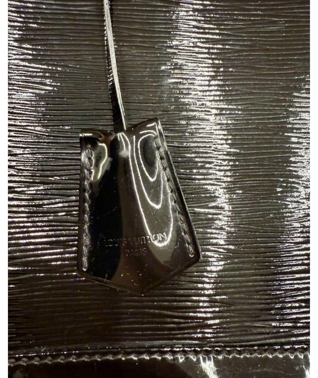 LOUIS VUITTON Черная сумка с короткими ручками из лакированной кожи, фото 5