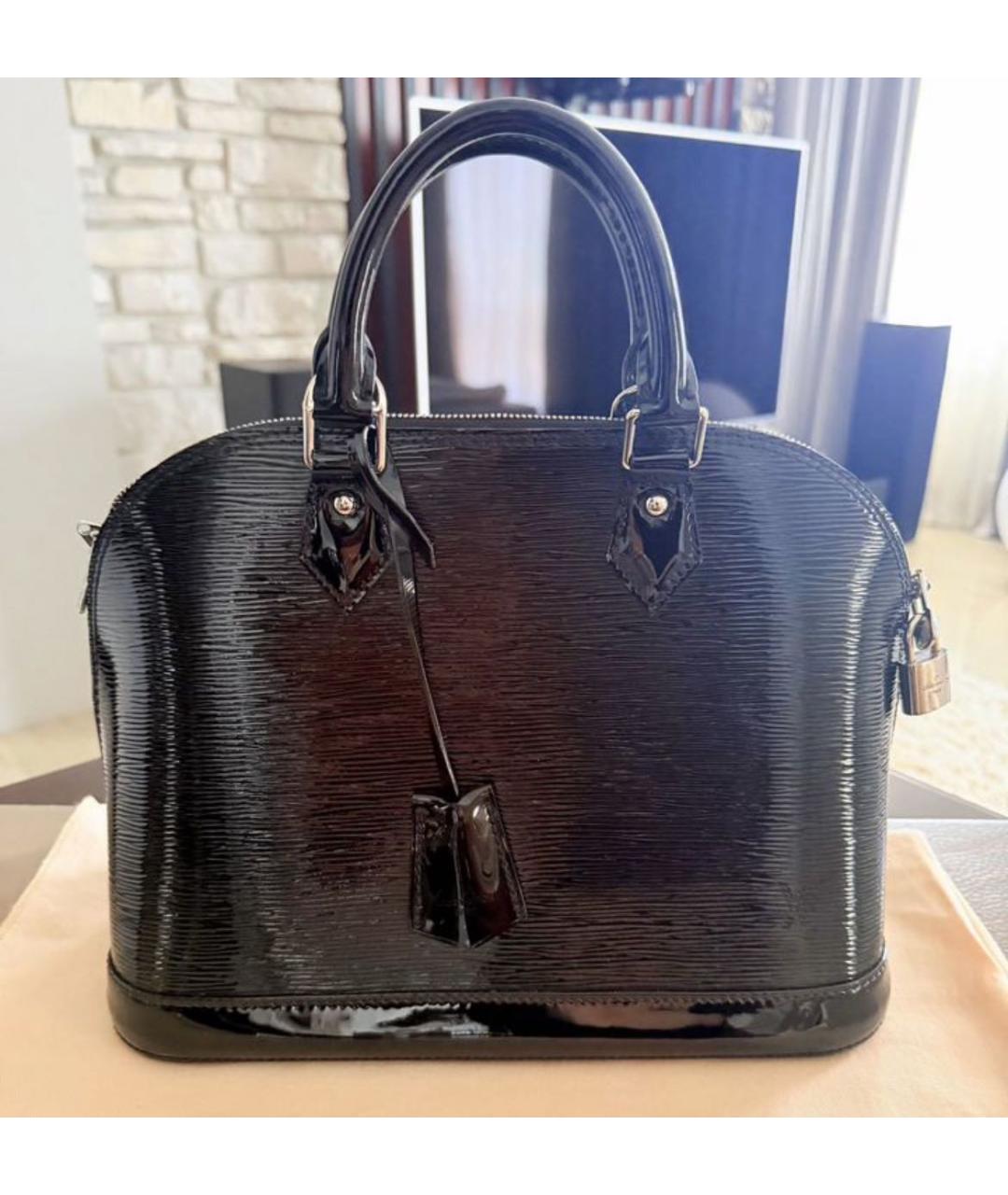 LOUIS VUITTON Черная сумка с короткими ручками из лакированной кожи, фото 9