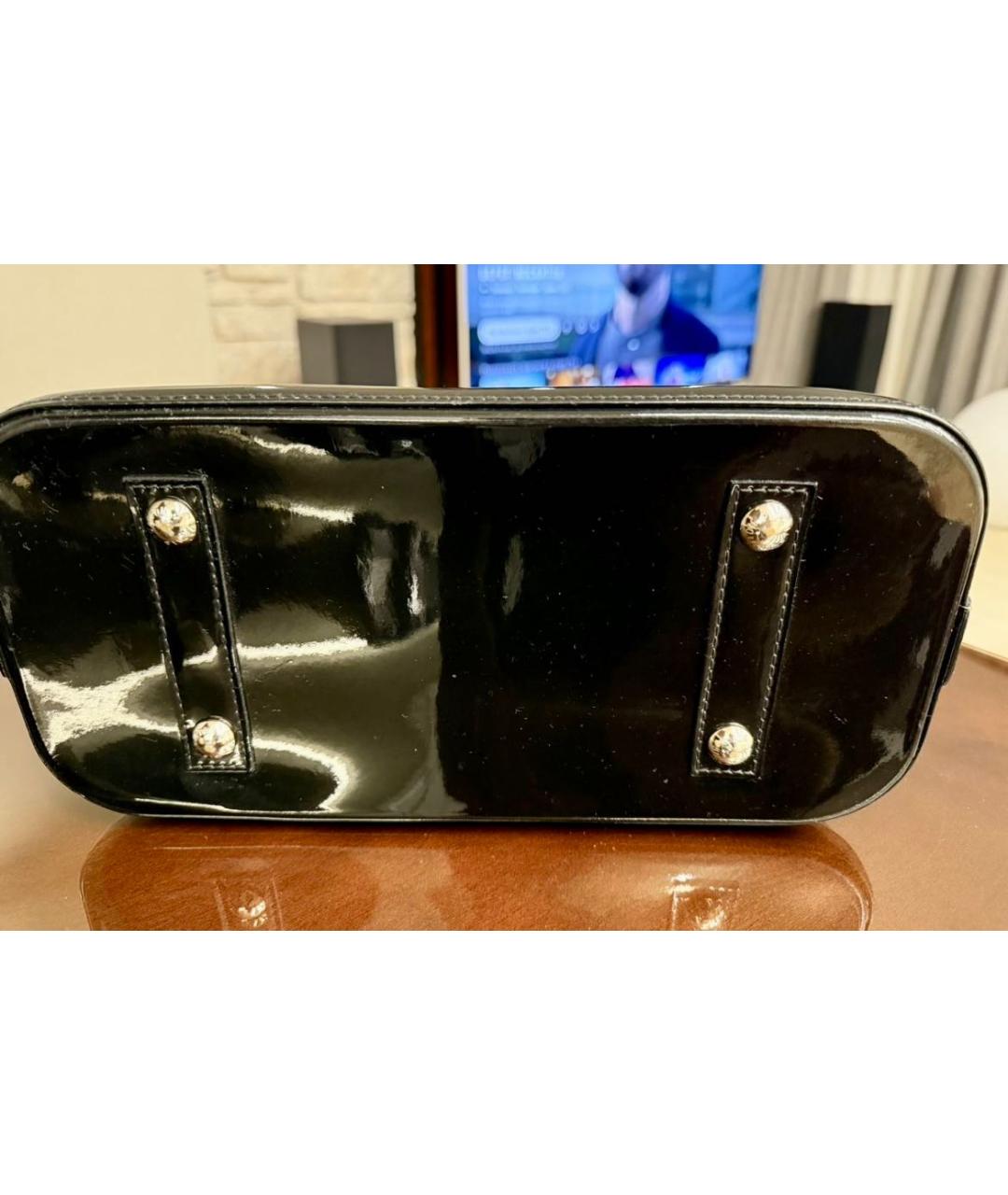 LOUIS VUITTON Черная сумка с короткими ручками из лакированной кожи, фото 4