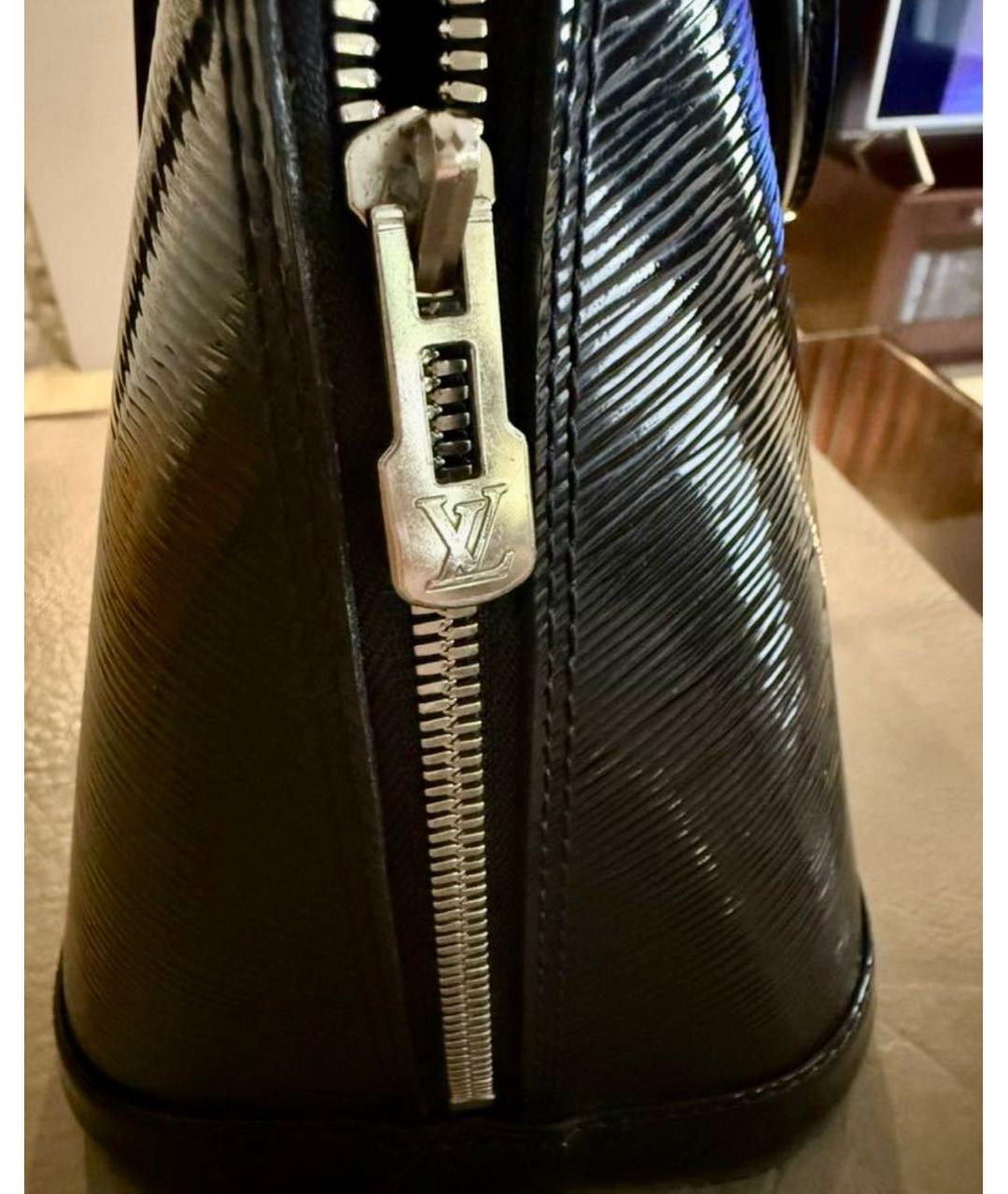 LOUIS VUITTON Черная сумка с короткими ручками из лакированной кожи, фото 7