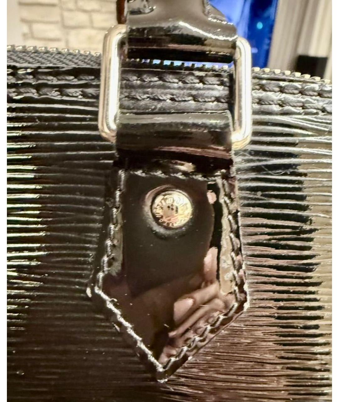 LOUIS VUITTON Черная сумка с короткими ручками из лакированной кожи, фото 3